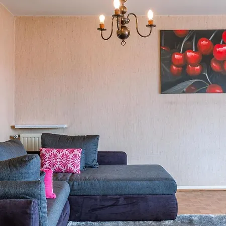 Cosy And Classic On Top Location In *